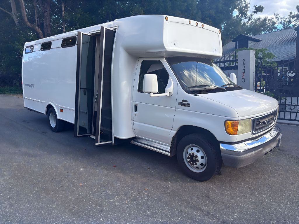 2005 Ford E-450 - $10,000