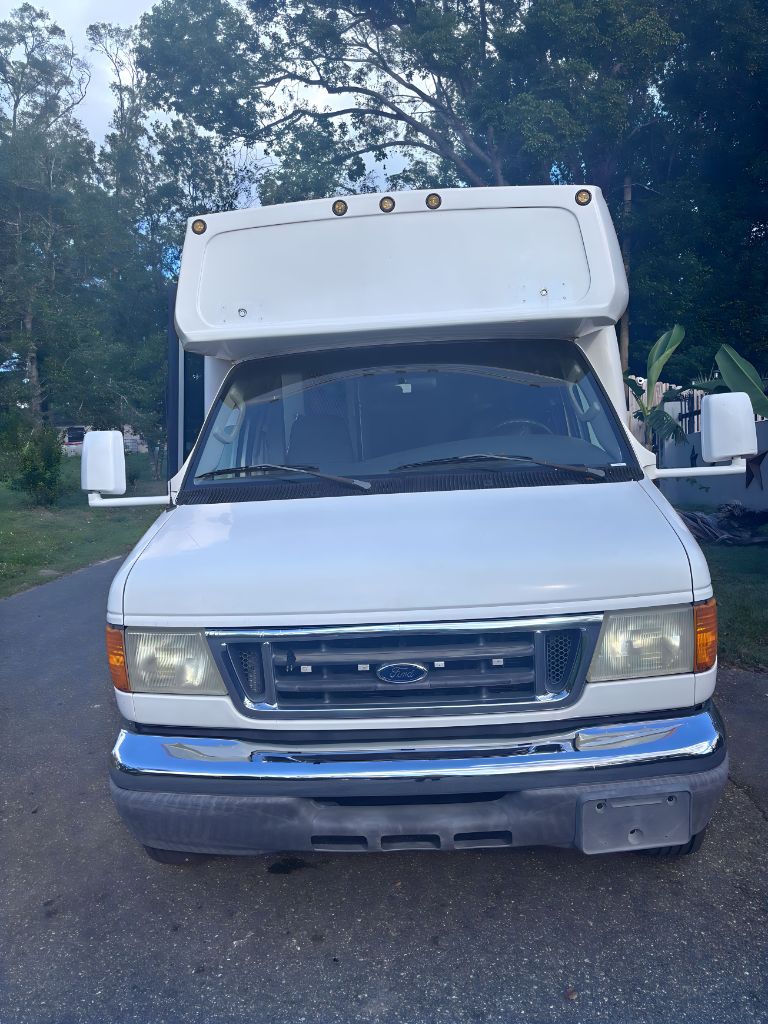 2005 Ford E-450 - $10,000