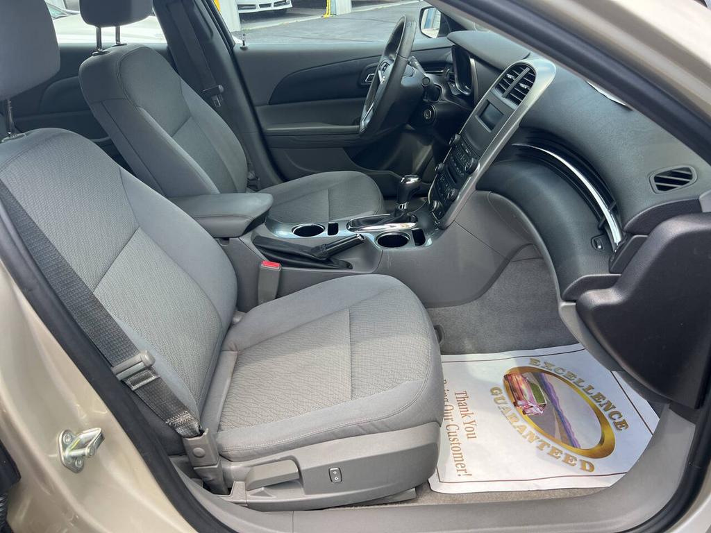 2016 Chevrolet Malibu - $12,800