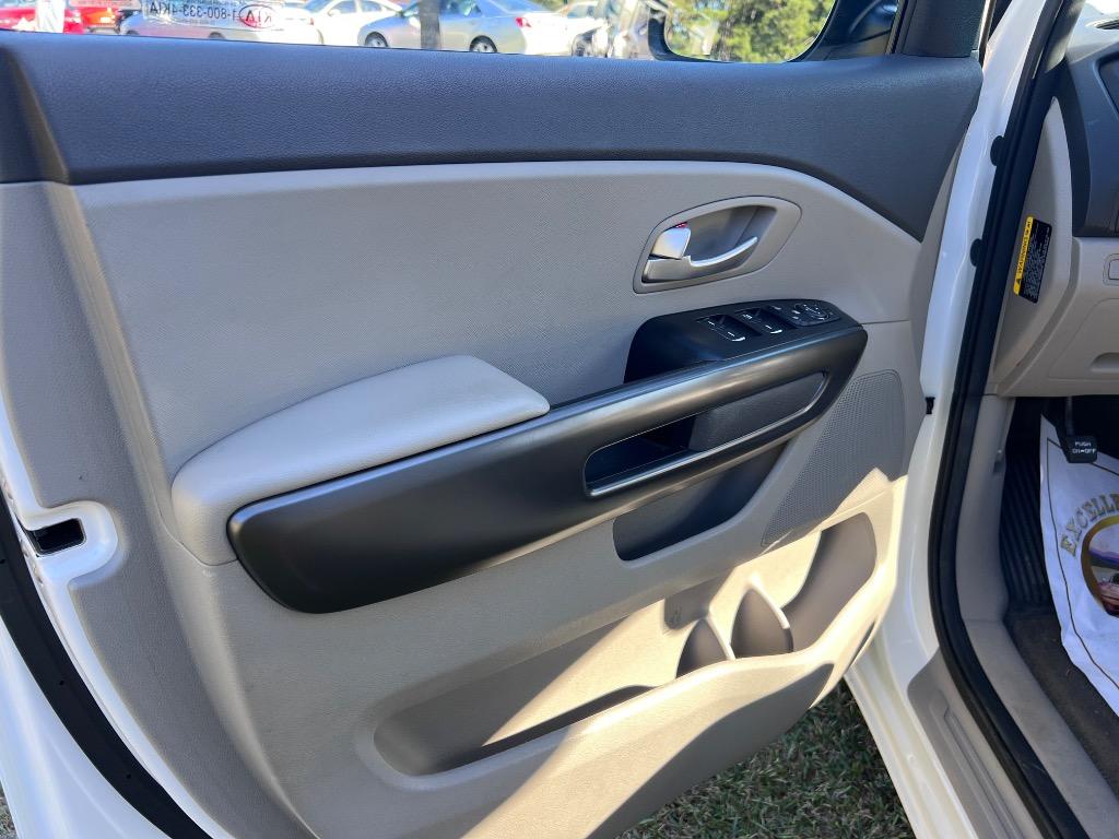 2016 Kia Sedona - $10,600