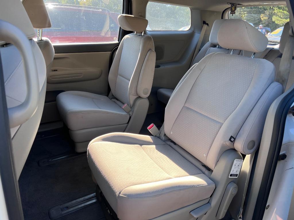 2016 Kia Sedona - $10,600