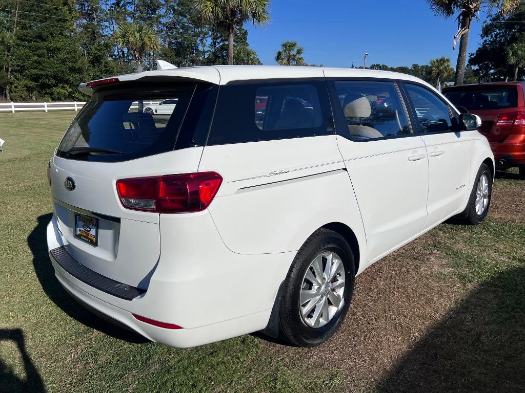 2016 Kia Sedona - $10,600