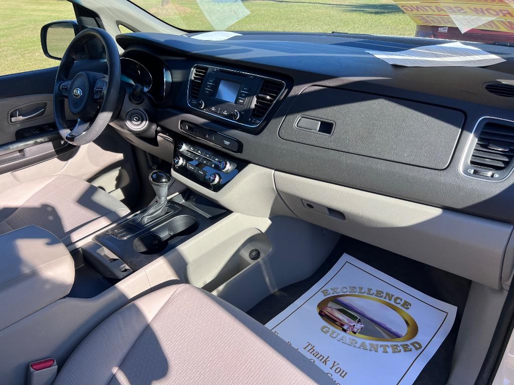 2016 Kia Sedona - $10,600