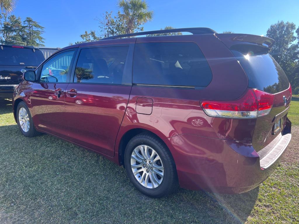 2012 Toyota Sienna - $15,800