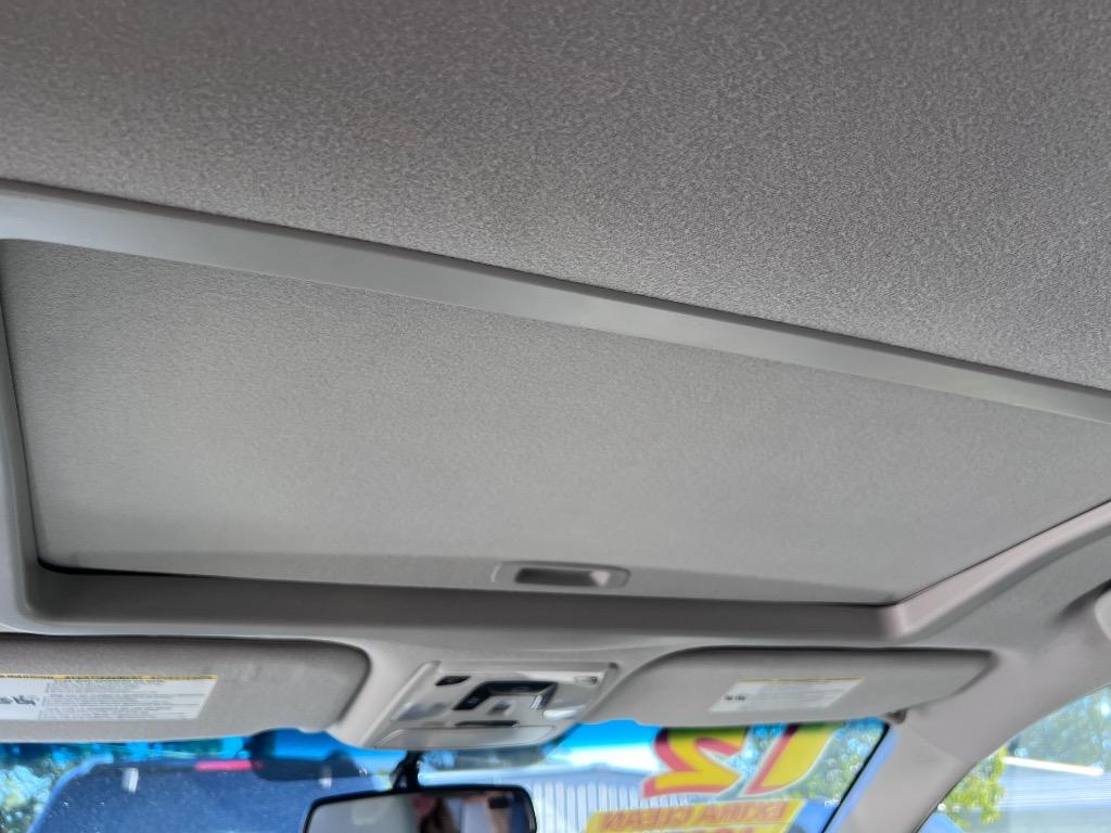 2012 Toyota Sienna - $15,800