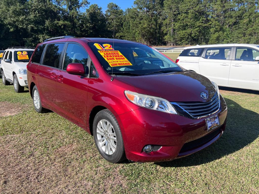 2012 Toyota Sienna - $15,800