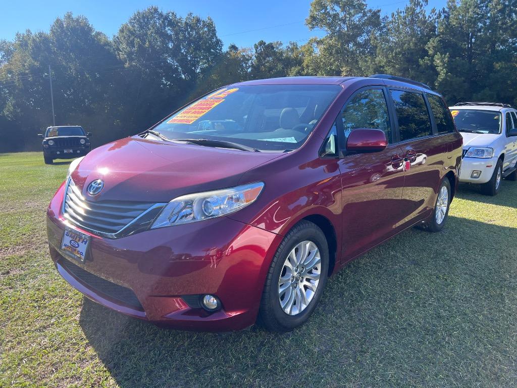 2012 Toyota Sienna - $15,800