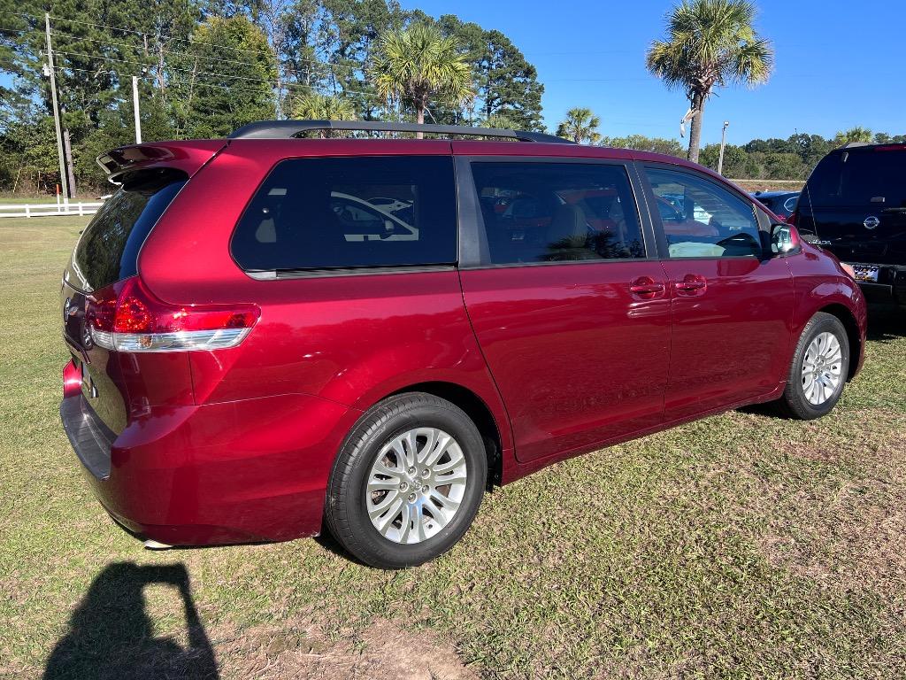 2012 Toyota Sienna - $15,800