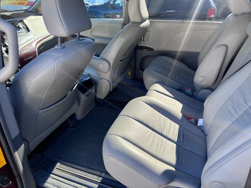 2012 Toyota Sienna - $15,800