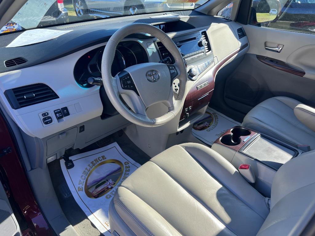 2012 Toyota Sienna - $15,800