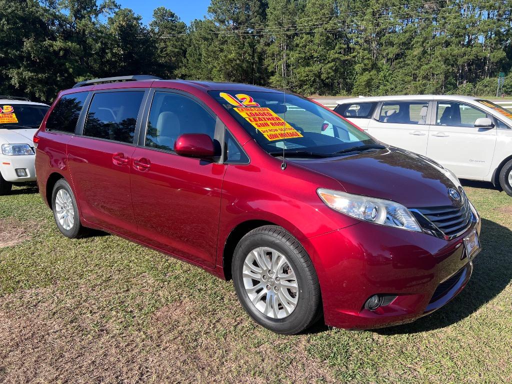 2012 Toyota Sienna - $15,800