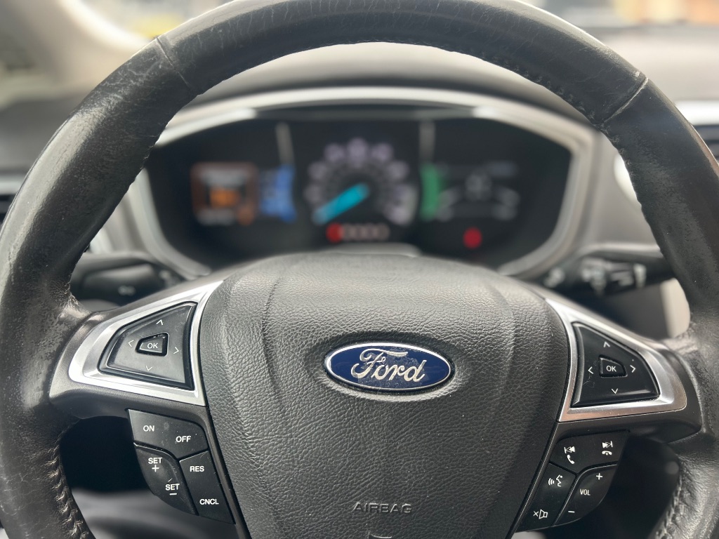 2015 Ford Fusion SE photo