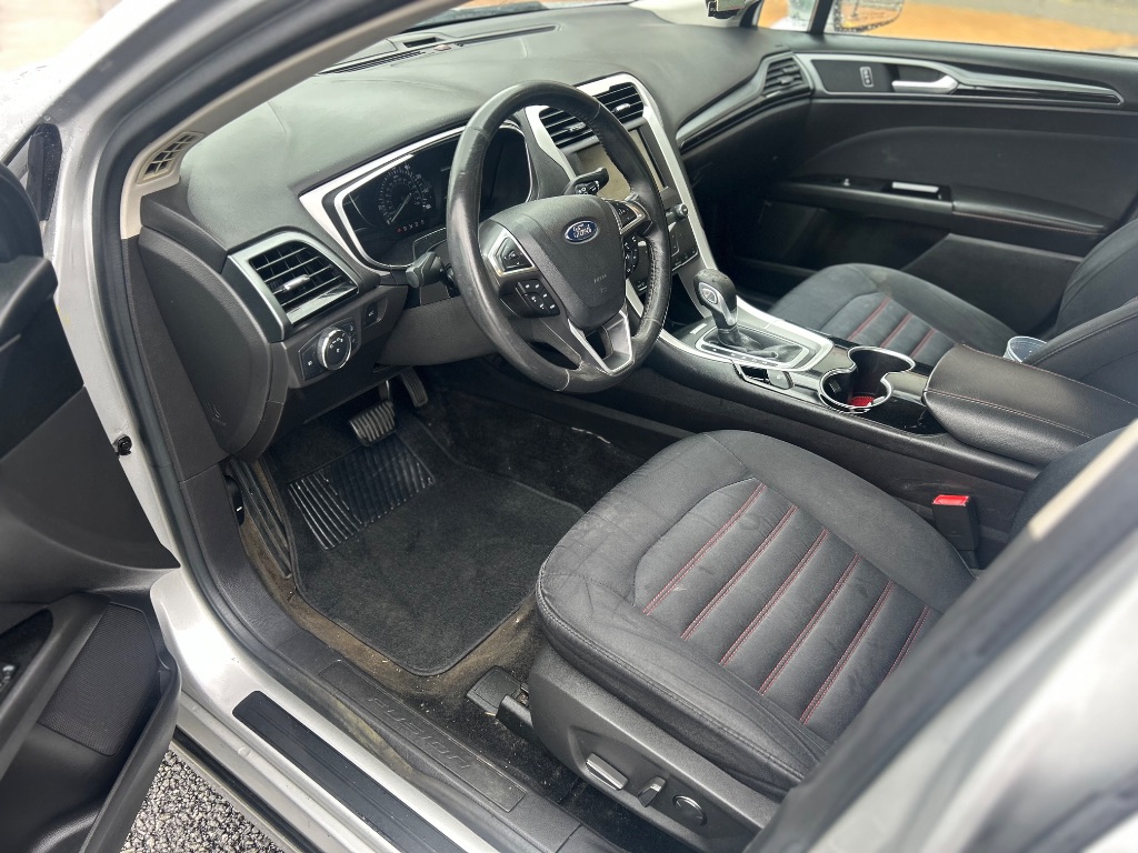 2015 Ford Fusion SE photo