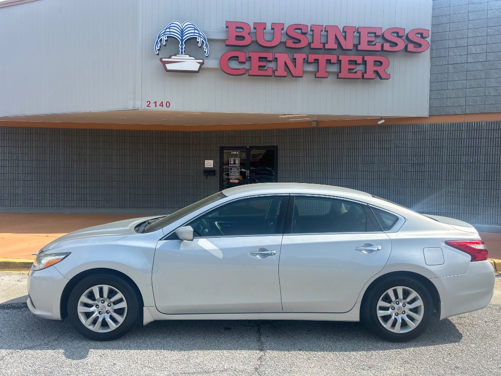 2017 Nissan Altima S photo