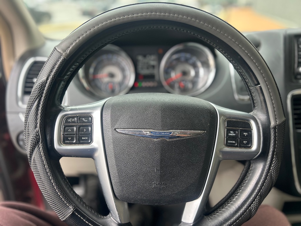 2013 Chrysler Town & Country - $3,500
