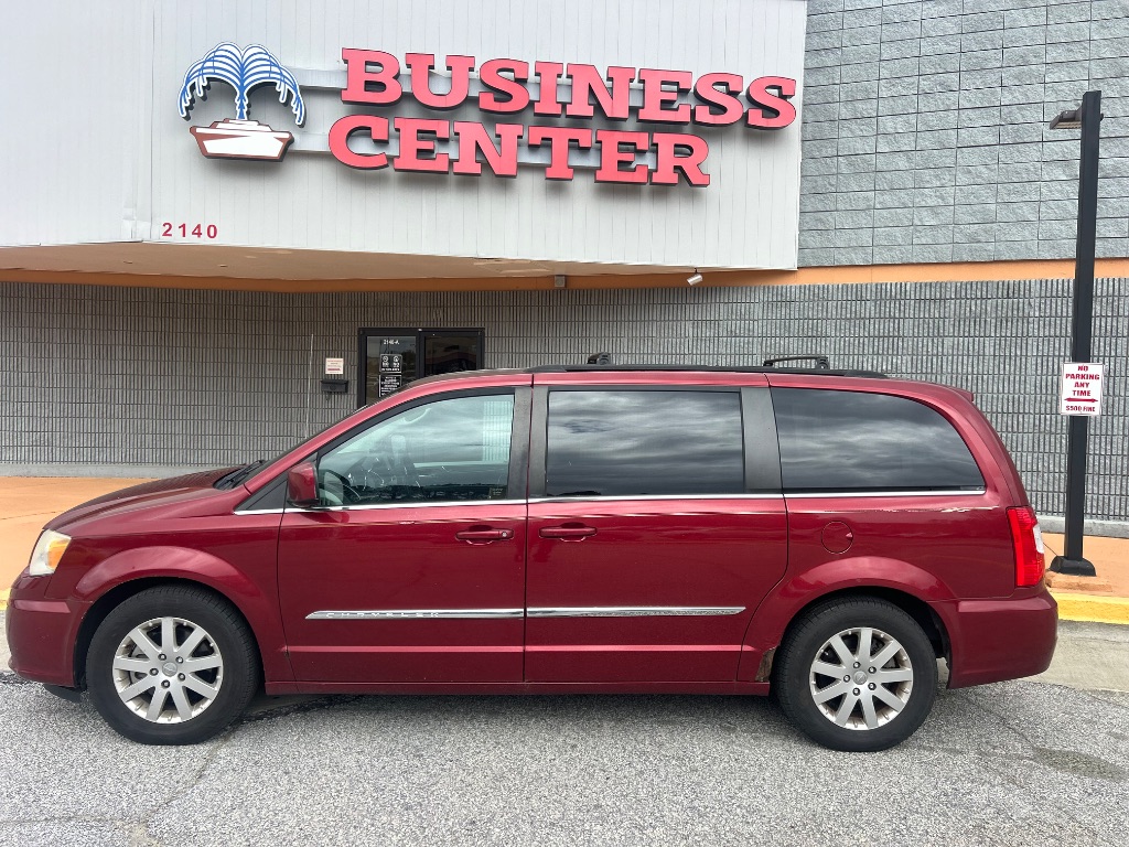 2013 Chrysler Town & Country - $3,500