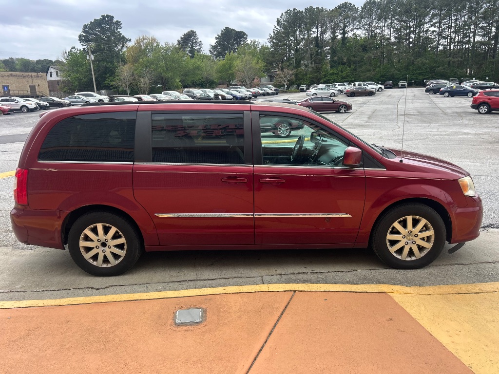 2013 Chrysler Town & Country - $3,500