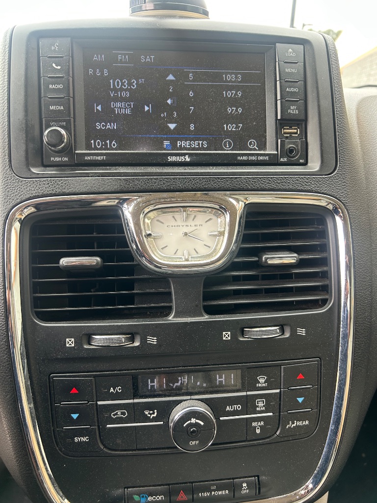 2013 Chrysler Town & Country - $3,500