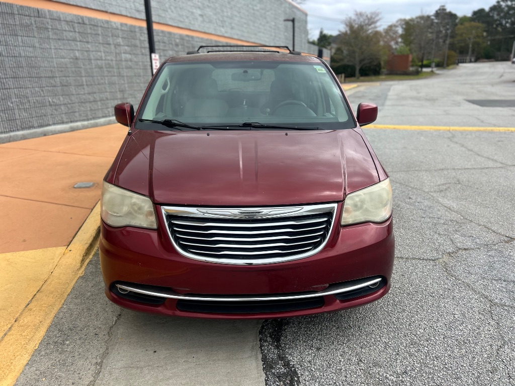 2013 Chrysler Town & Country - $3,500