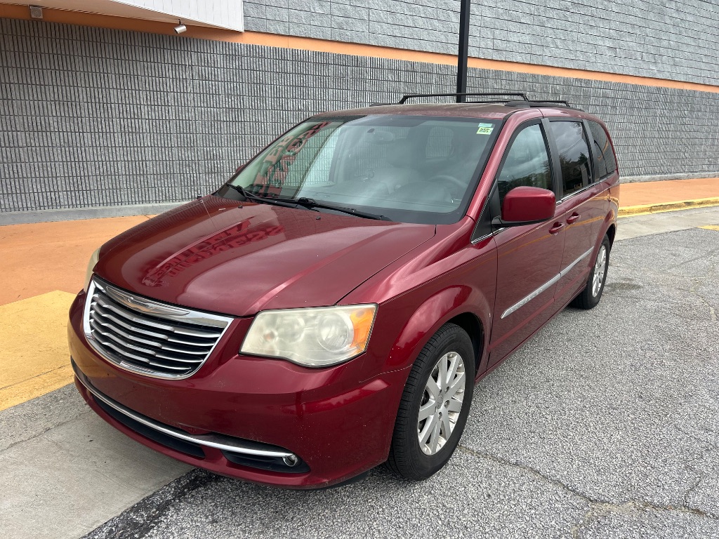 2013 Chrysler Town & Country - $3,500