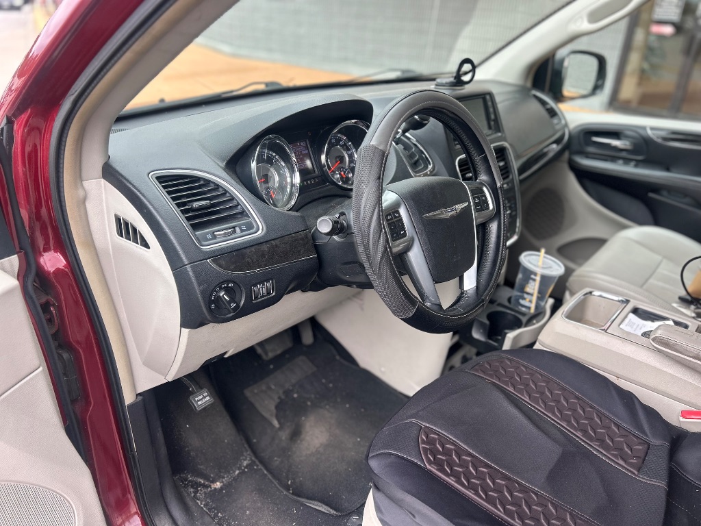 2013 Chrysler Town & Country - $3,500