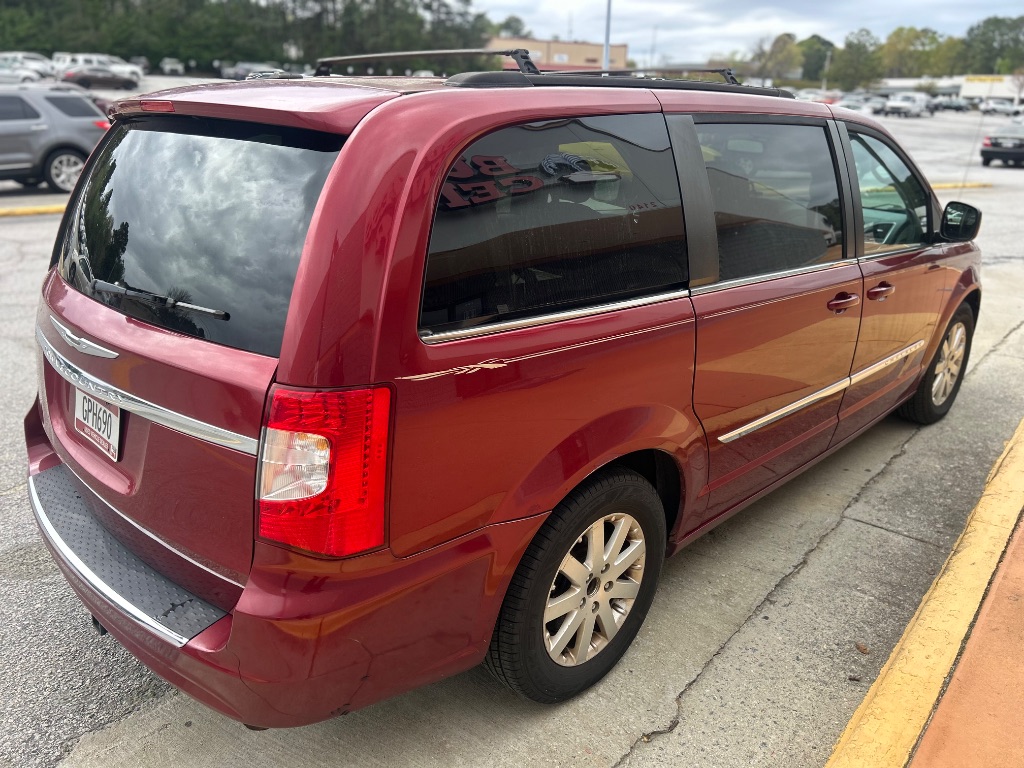 2013 Chrysler Town & Country - $3,500