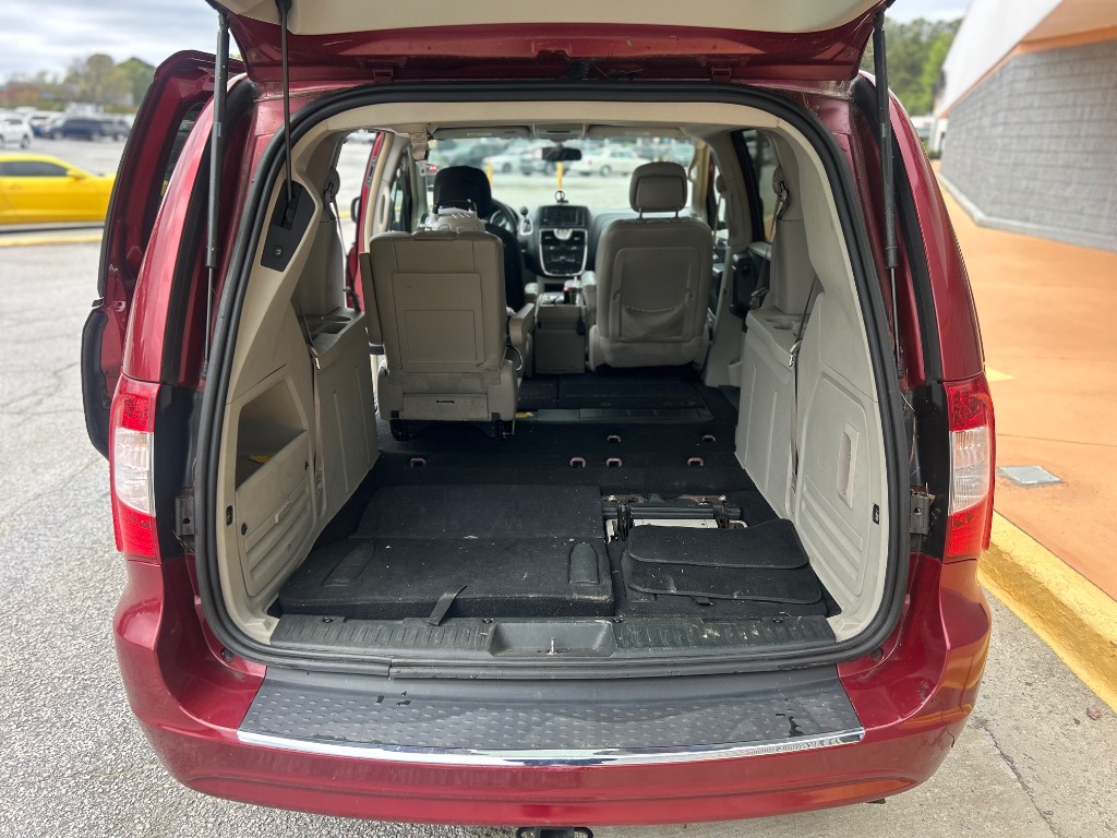 2013 Chrysler Town & Country - $3,500