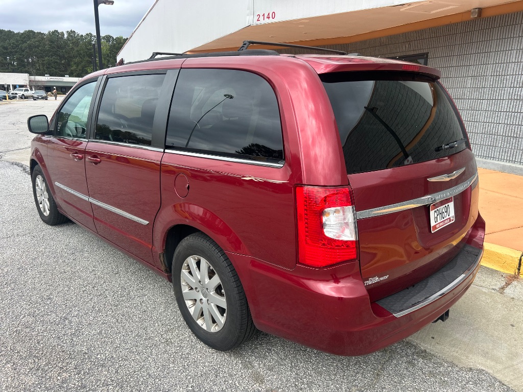 2013 Chrysler Town & Country - $3,500
