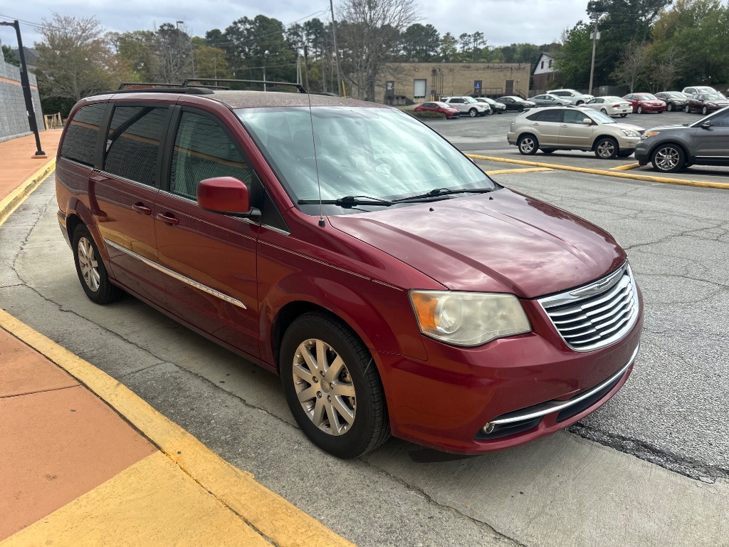 2013 Chrysler Town & Country - $3,500
