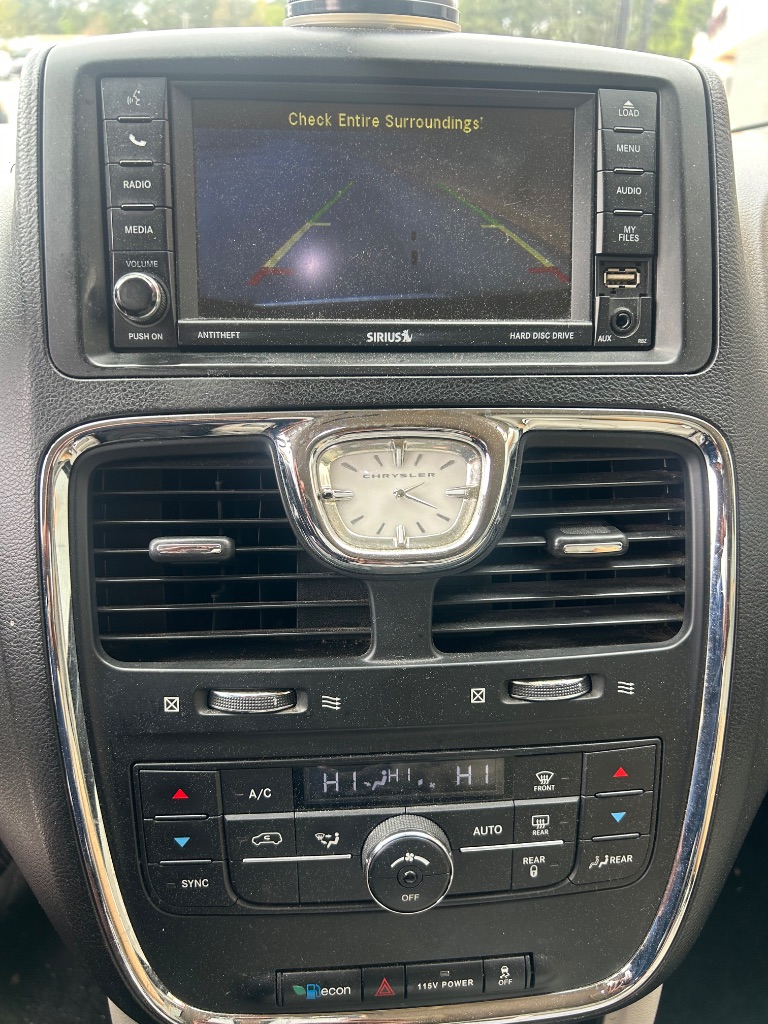 2013 Chrysler Town & Country - $3,500