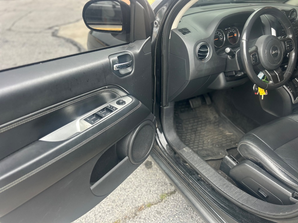 2014 Jeep Compass Latitude photo