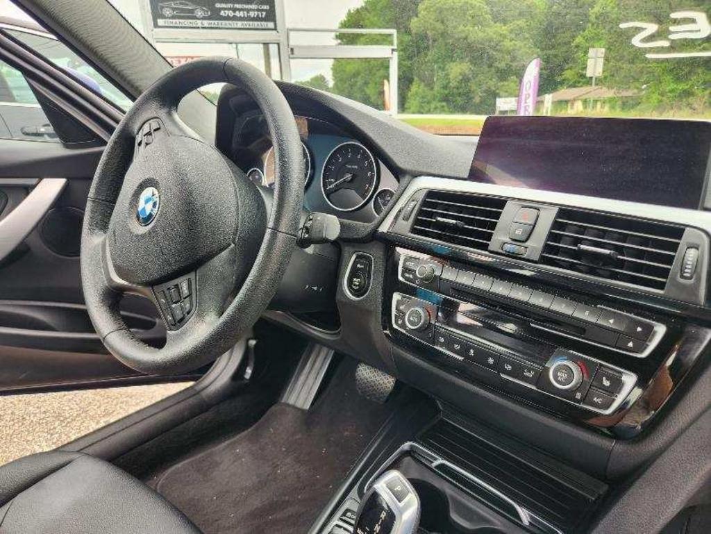2017 BMW 3-Series 320xi photo