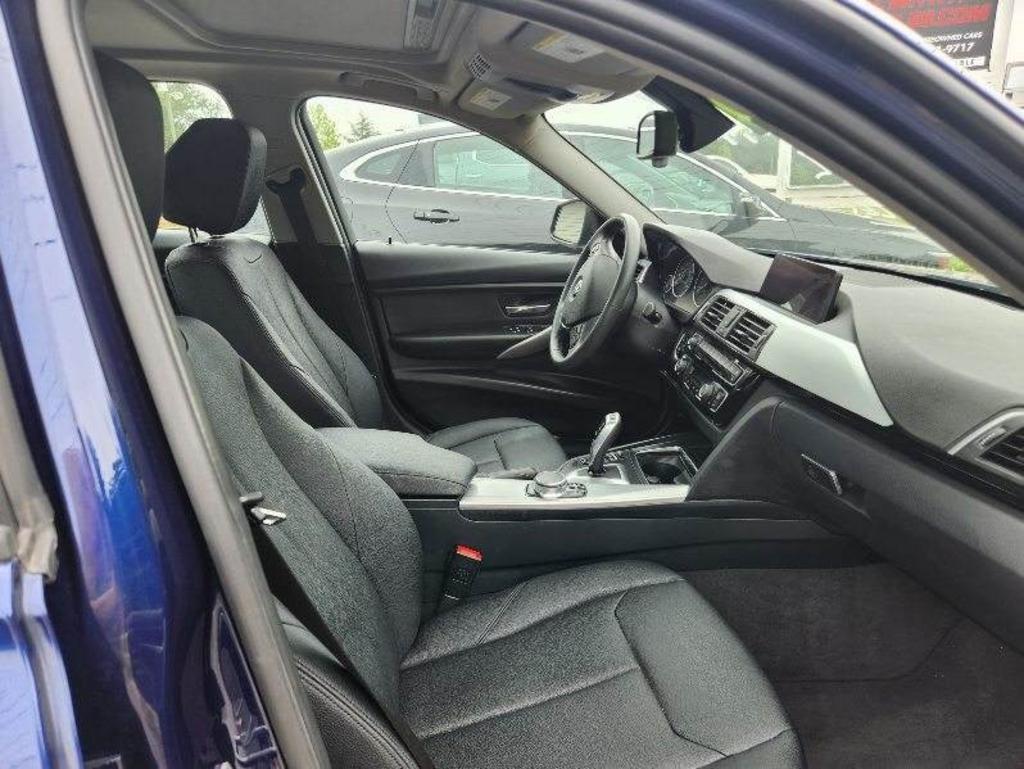 2017 BMW 3-Series 320xi photo