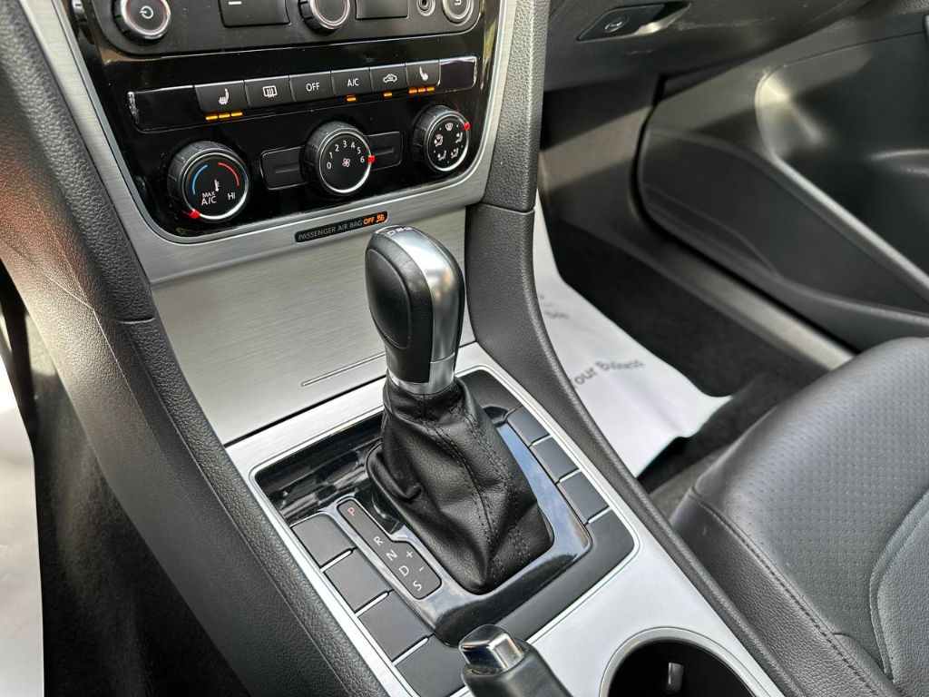2013 Volkswagen Passat TDI SE photo