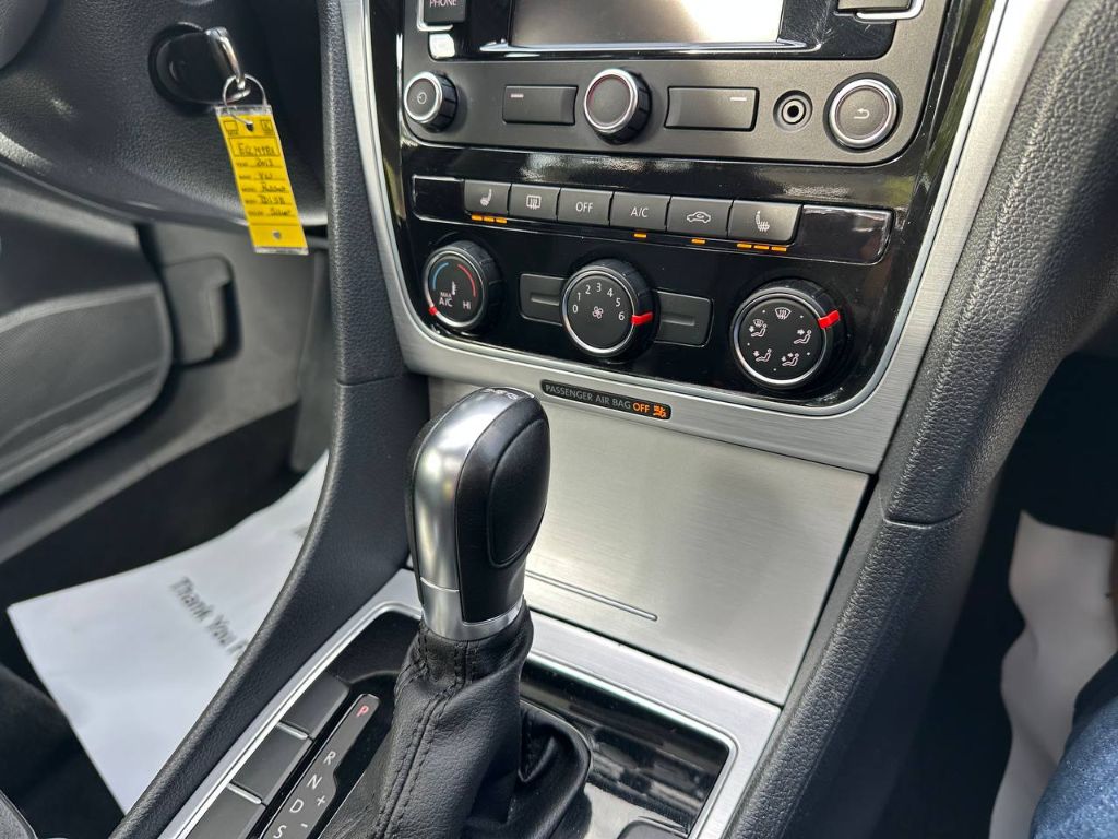 2013 Volkswagen Passat TDI SE photo