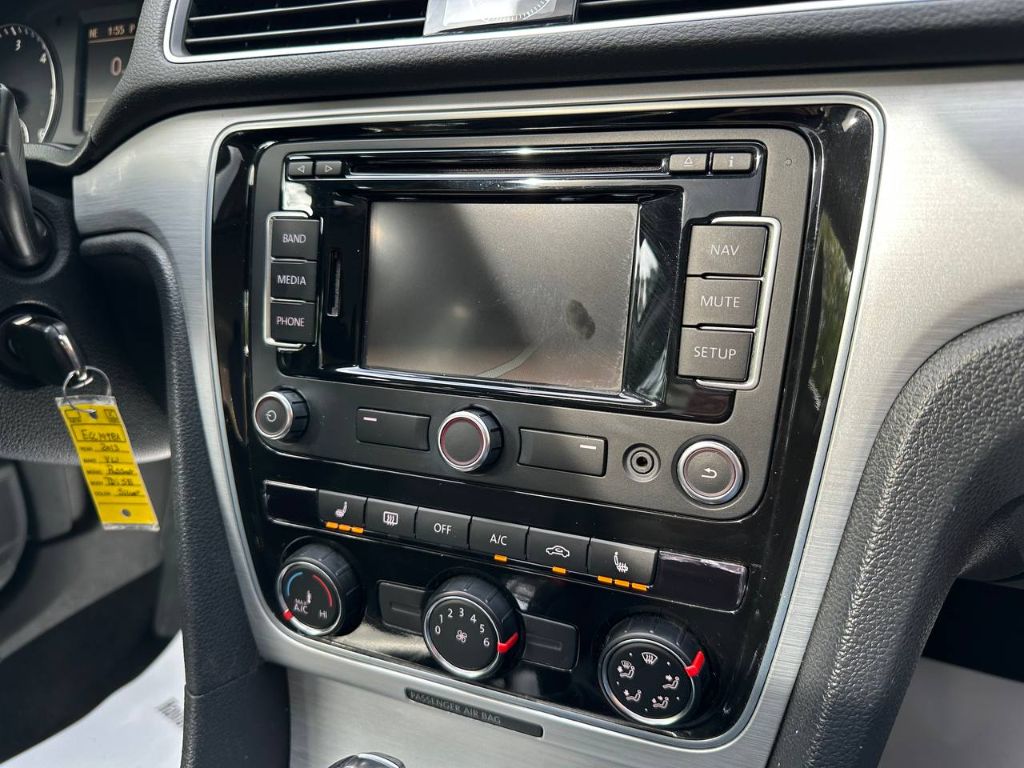 2013 Volkswagen Passat TDI SE photo