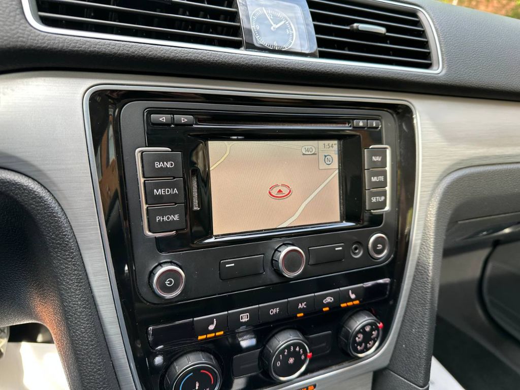 2013 Volkswagen Passat TDI SE photo