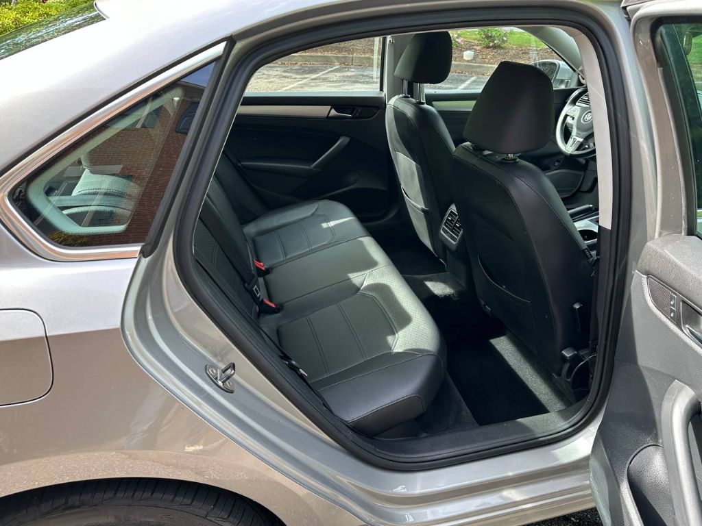 2013 Volkswagen Passat TDI SE photo