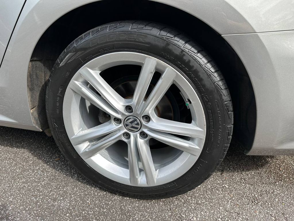 2013 Volkswagen Passat TDI SE photo