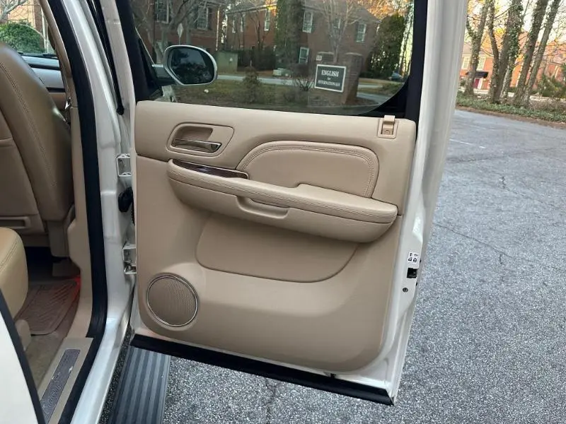2011 Cadillac Escalade - $13,495