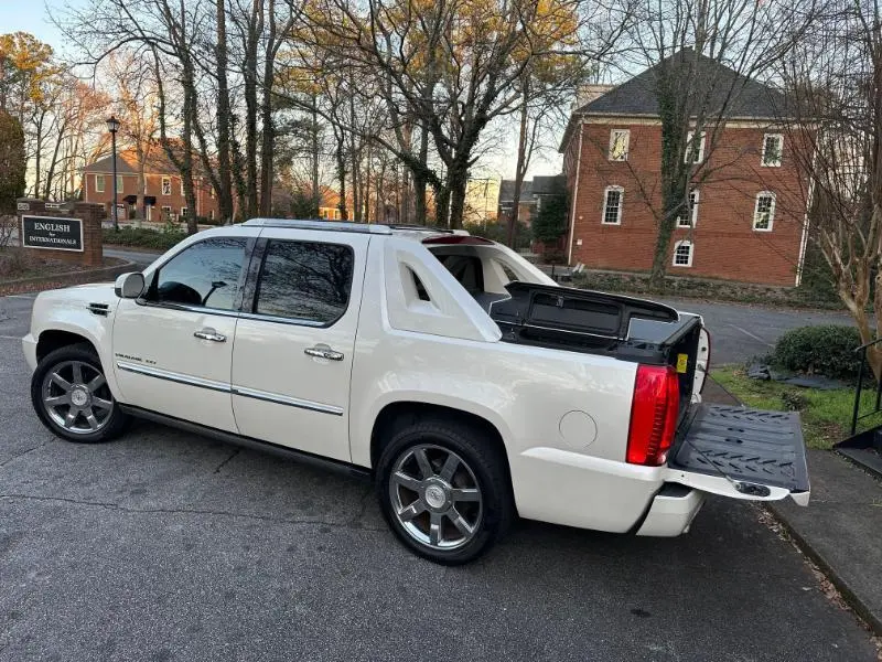2011 Cadillac Escalade - $13,495