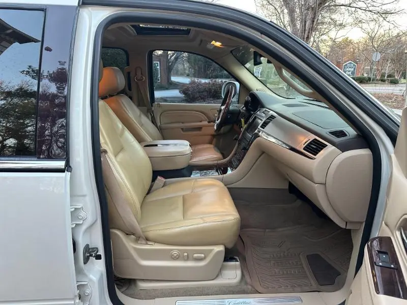 2011 Cadillac Escalade - $13,495