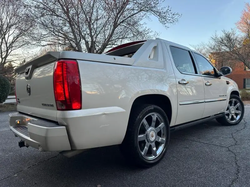 2011 Cadillac Escalade - $13,495