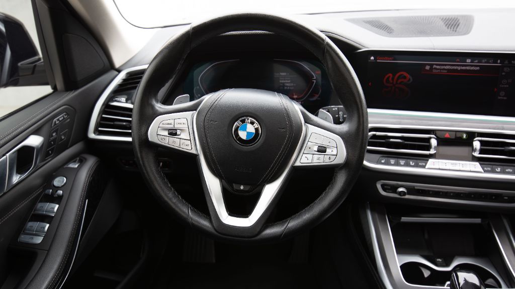 2021 BMW X7 - $34,975