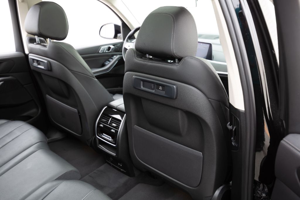 2021 BMW X7 - $34,975