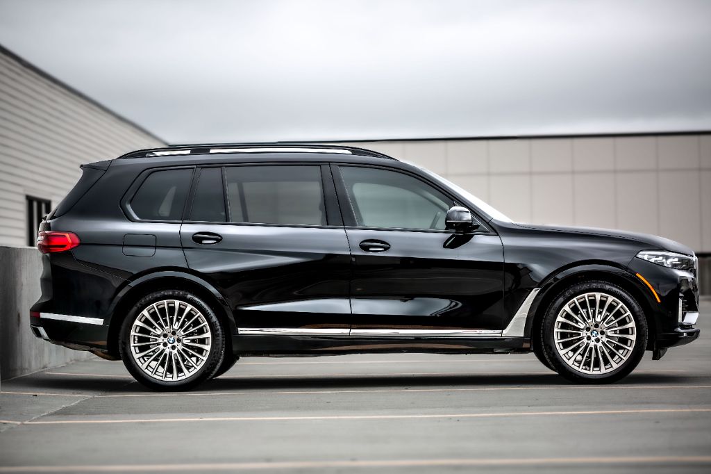 2021 BMW X7 - $34,975