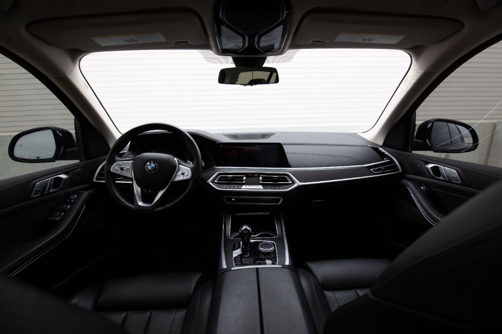 2021 BMW X7 - $34,975