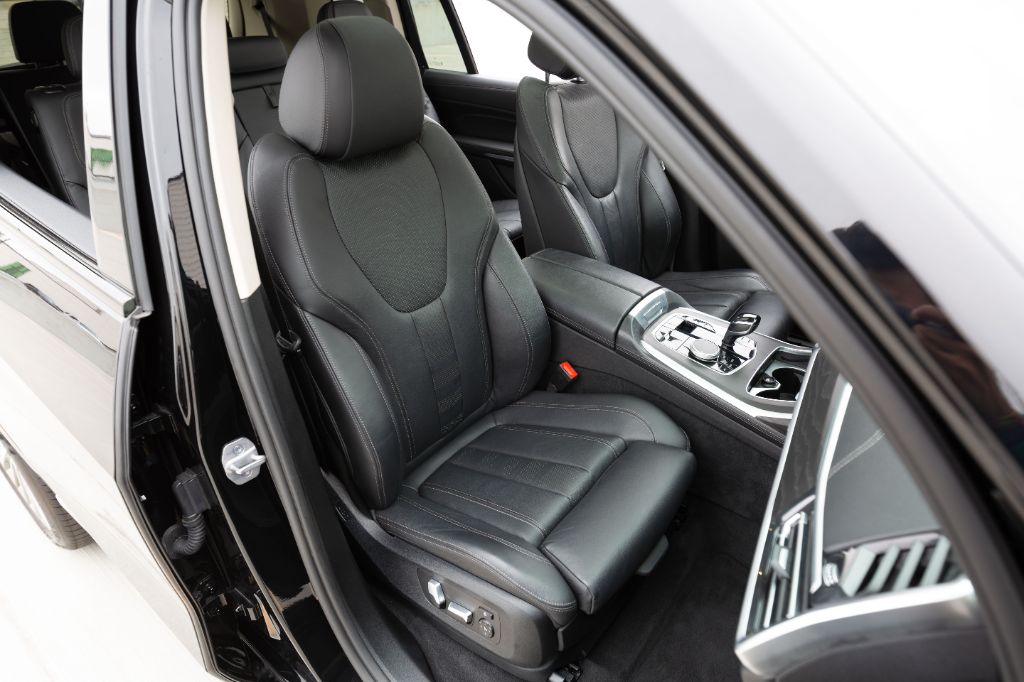 2021 BMW X7 - $34,975