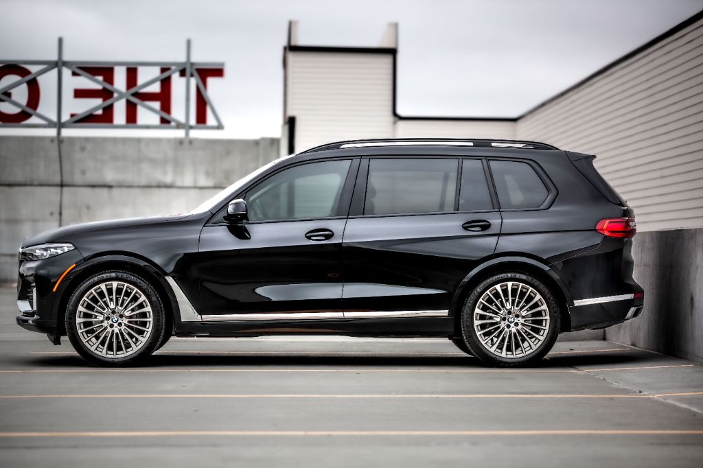 2021 BMW X7 - $34,975