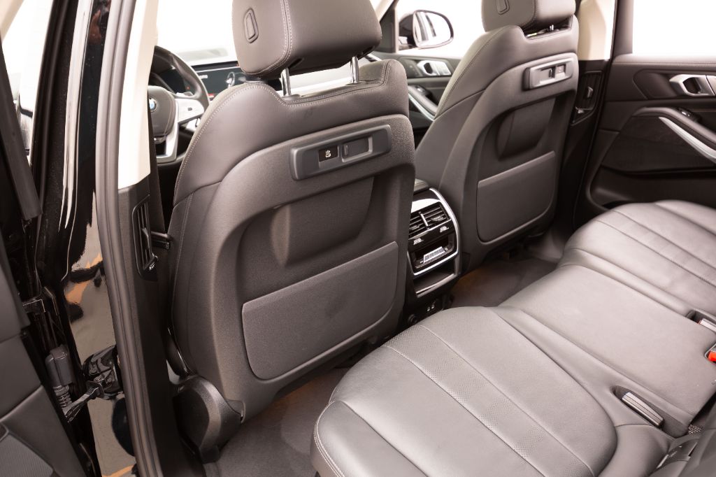 2021 BMW X7 - $34,975